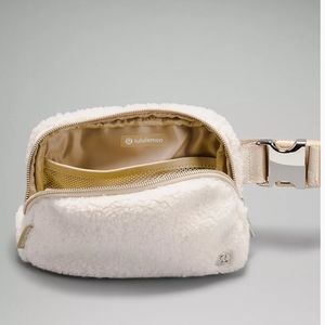 Lululemon Everywhere Belt Bag -Ivory